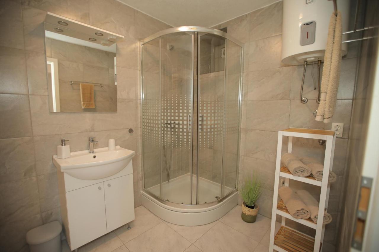 Apartments Noemi Malinska Ngoại thất bức ảnh